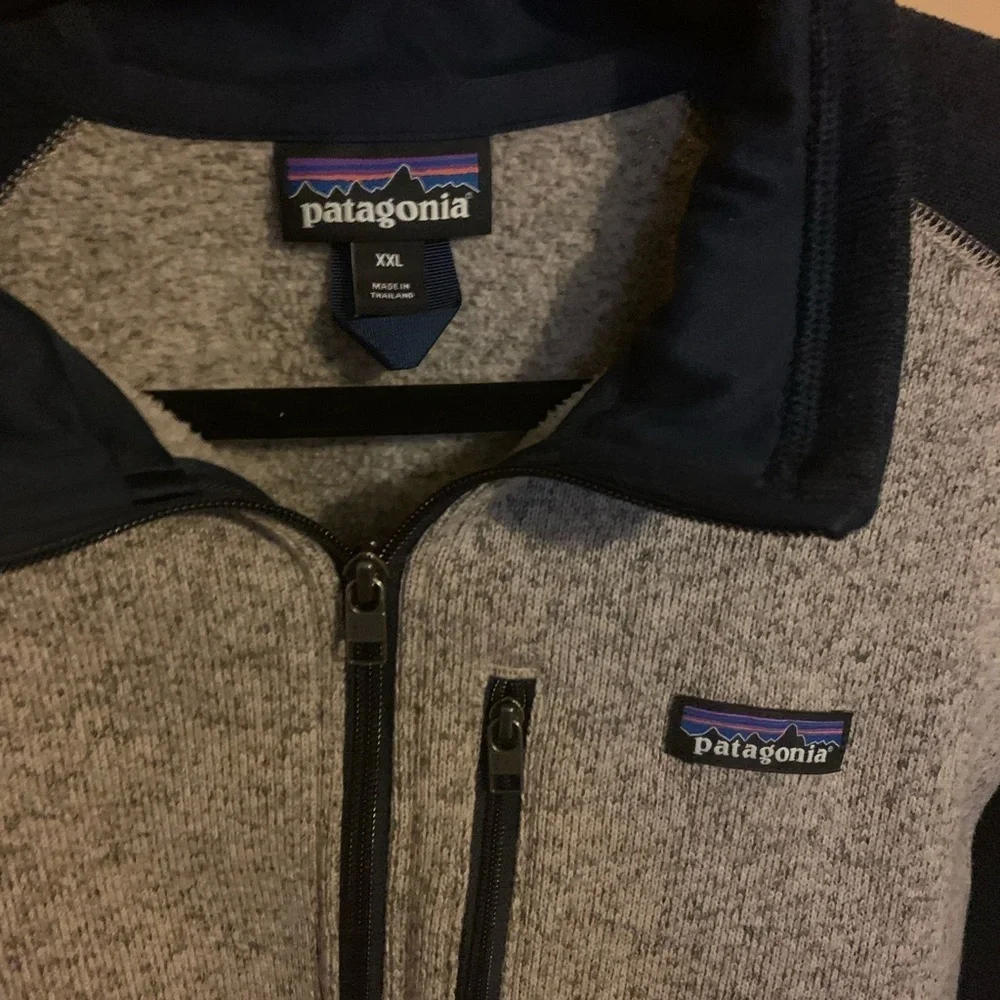 Patagonia Men's quarter Zip-Up Sweater in Gray and navy
